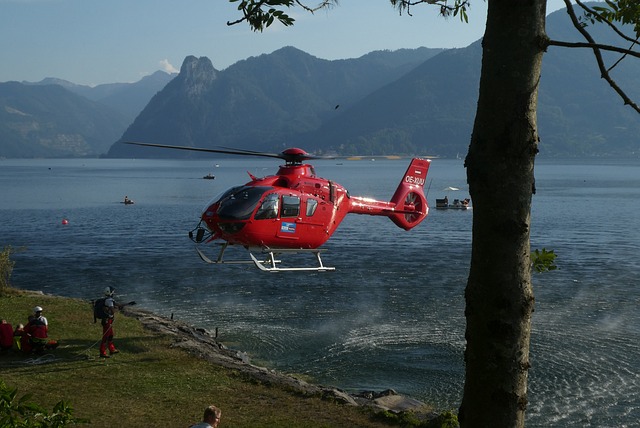 https://pixabay.com/pl/photos/wyszukiwanie-i-helikopter-ratunkowy-3935665/