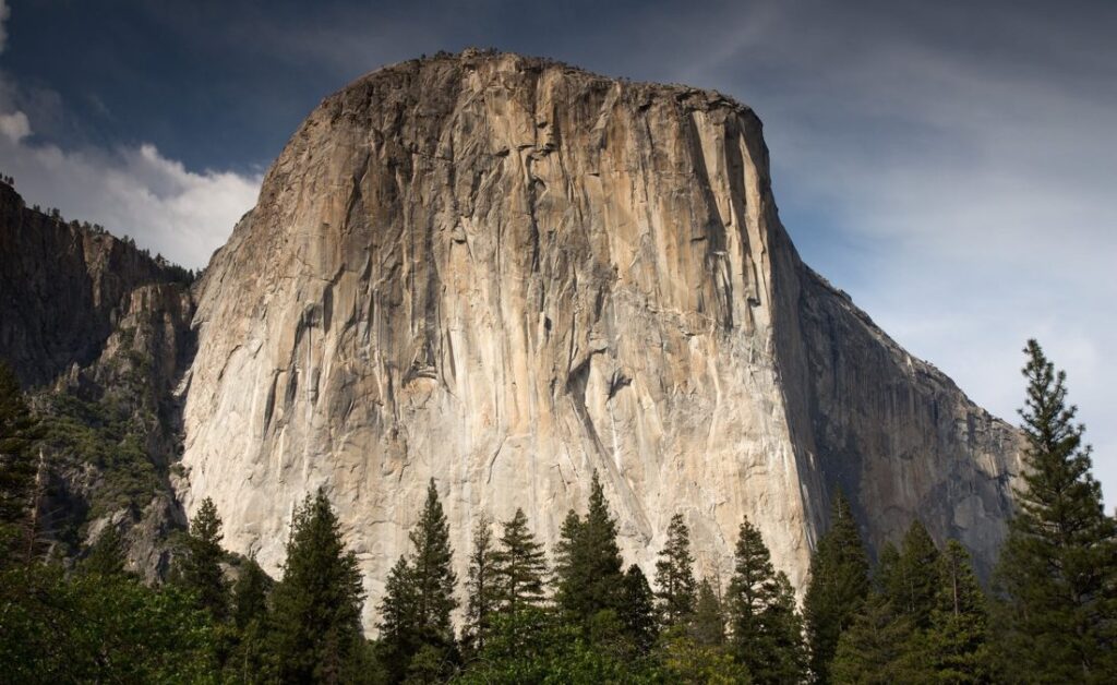 El Capitan - najsłynniejsza formacja skalna w Dolinie Yosemite