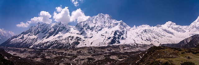 https://pixabay.com/pl/photos/trekking-w-nepalu-g%C3%B3ra-manaslu-4377091/