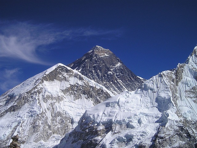 https://pixabay.com/pl/photos/mount-everest-himalaje-nepal-413/