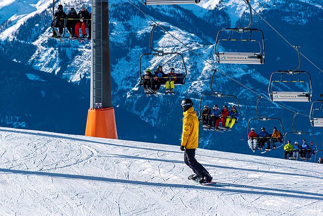 https://pixabay.com/pl/photos/snowboard-o%C5%9Brodek-narciarski-stoki-4763731/