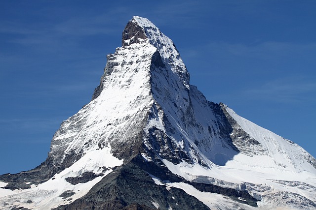 https://pixabay.com/pl/photos/g%C3%B3ra-szczyt-alpejski-alpy-425134/